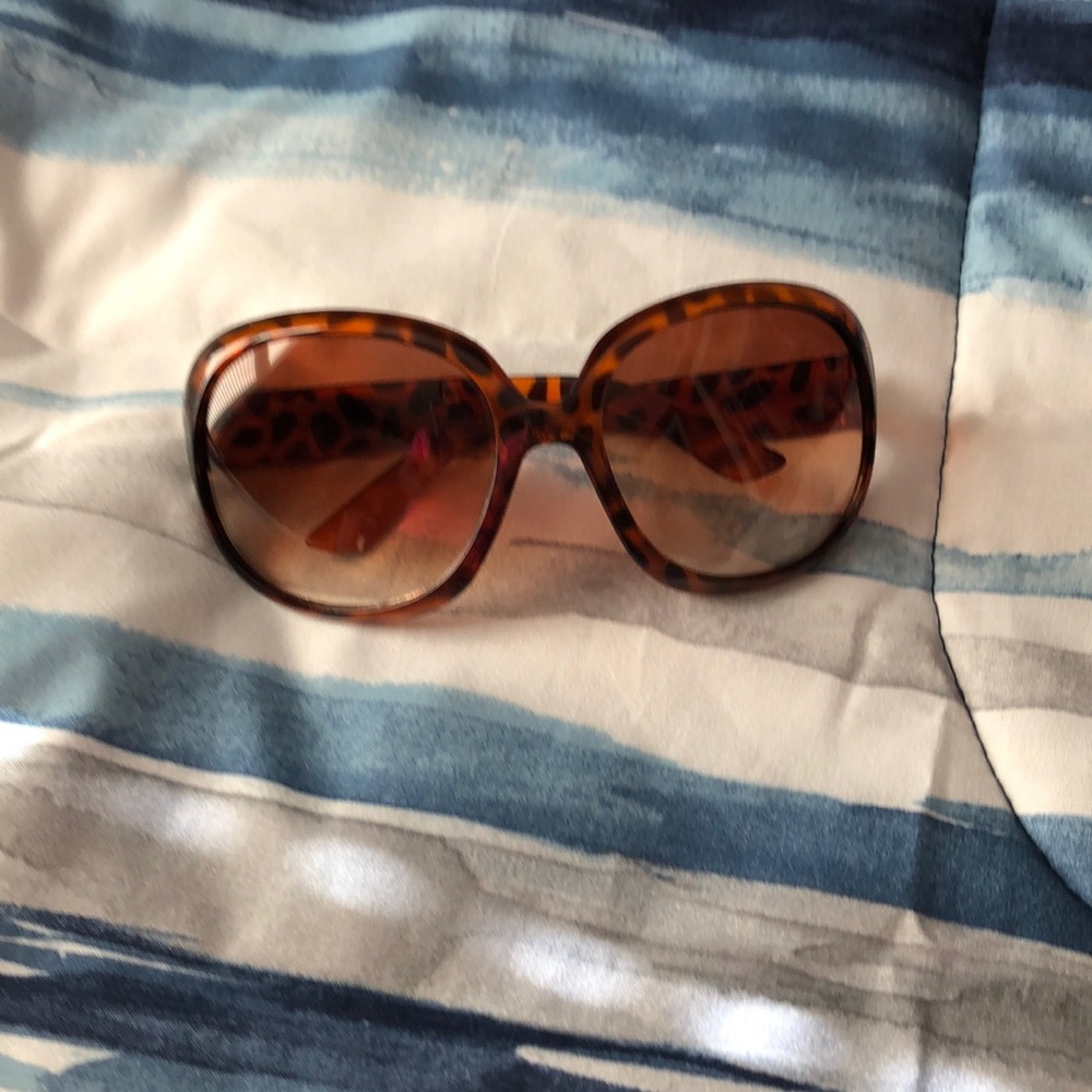 Cheetah print sunglasses